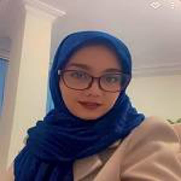 حنانه صادقی